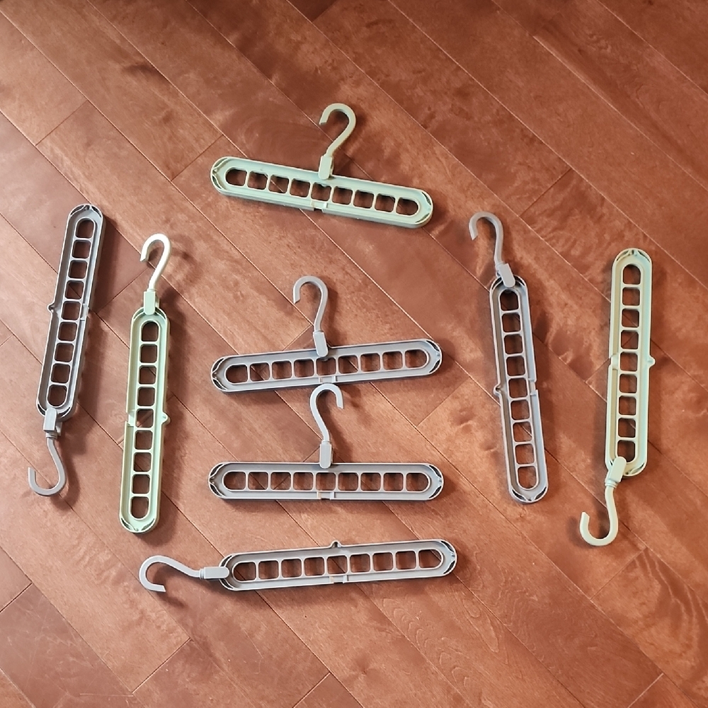 8 Multi-Color Space-Saving Hangers